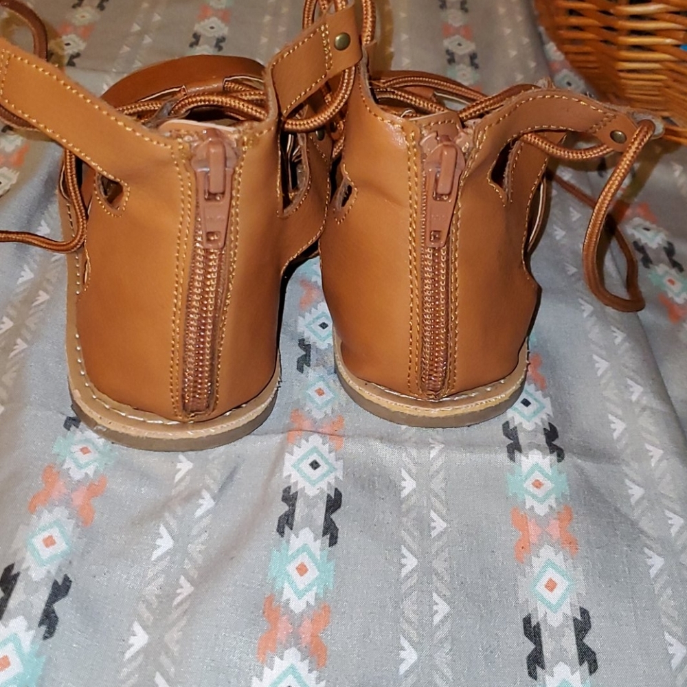 sandals - Picture 3 of 6